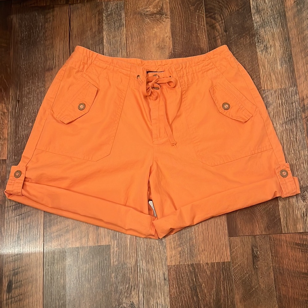 Bandolino Orange Cargo Shorts with Trendy Design